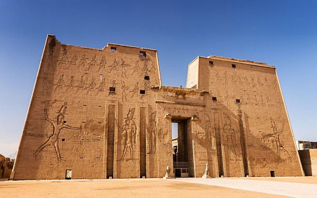 Edfu & Sailing to Esna